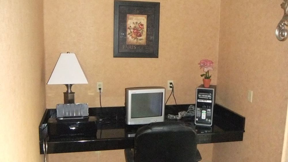 Executive Inn And Suites Baker Удобства фото