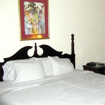 Executive Inn And Suites Baker Экстерьер фото