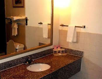 Executive Inn And Suites Baker Экстерьер фото